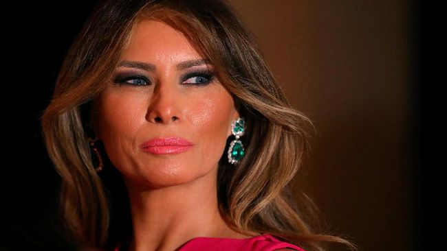Istri Presiden AS Donald Trump, Melania, kembali ke Gedung Putih usai menjalani prosedur operasi untuk mengobati kondisi tumor jinak (benign) pada ginjalnya.