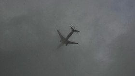 Jet Militer AS Jatuh di Rumah Warga, Pilot Dilarikan ke RS