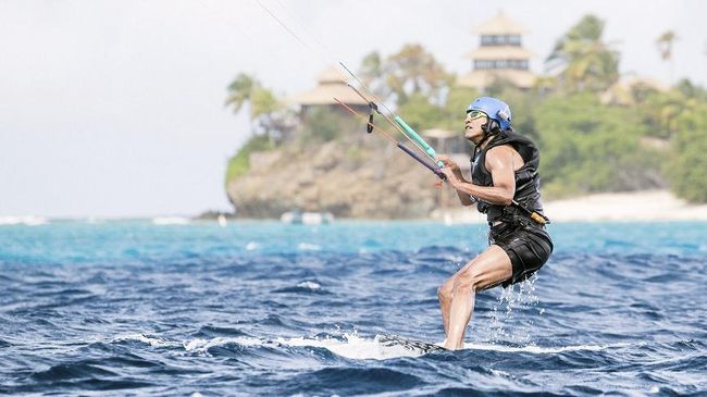 Obama menikmati libur panjang di Kepulauan Virgin Britania Raya. Ia sangat antusias melakukan seluruh aktivitas di sana tanpa penjagaan ketat.