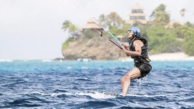 Tak Lagi Dijaga Ketat, Obama Bersenang-senang di Pantai