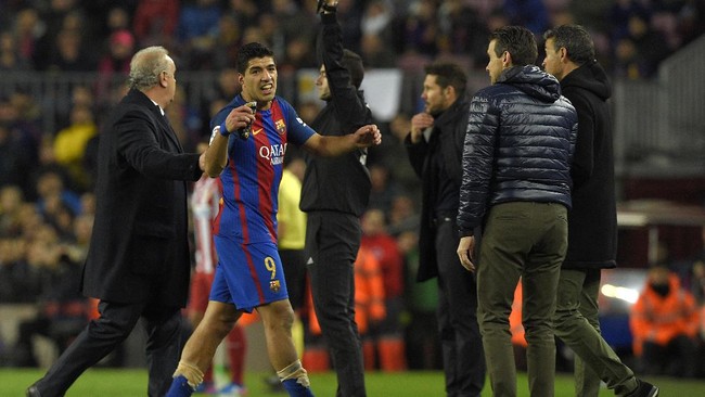 Luis Suarez sejatinya hanya dihukum larangan bermain sebanyak satu laga setelah menerima kartu merah tidak langsung di semifinal lawan Atletico Madrid.