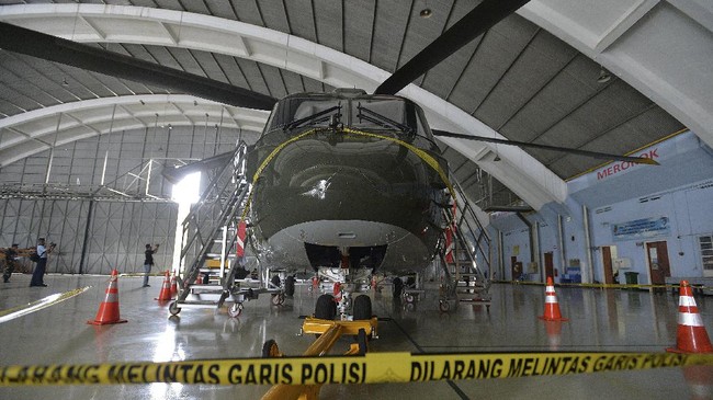 KPK memeriksa tersangka kasus dugaan korupsi pembelian helikopter Augusta Westland (AW)-101, Irfan Kurnia Saleh alias Jhon Irfan Kenway hari ini.