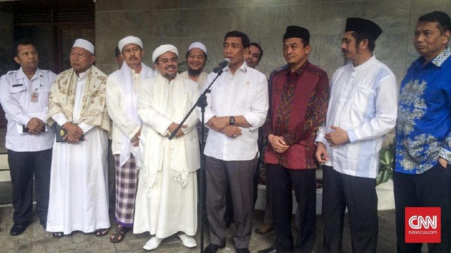 Rizieq dan Wiranto sama-sama mengaku berkawan sejak lama. Pertemuan sore itu tak lebih dari agenda silaturahmi.