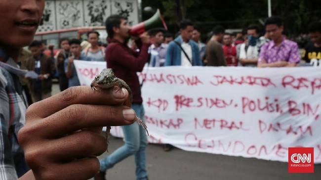 Masyarakat cerdas akan mempertanyakan aktor politik atau pihak-pihak berkepentingan apabila demo dilanjutkan, bahkan setelah Jakarta memiliki gubernur terpilih.