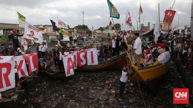 Tak hanya soal penghentian reklamasi, Sandiaga Uno juga menyoroti pembangunan Kampung Akuarium, Jakarta Utara, yang digusur Pemprov DKI tahun 2016.