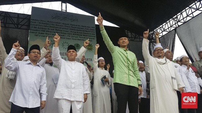 Semua peserta doa bersama disumpah untuk mendukung Agus-Sylvi dan mencoblos keduanya pada 15 Februari nanti.
