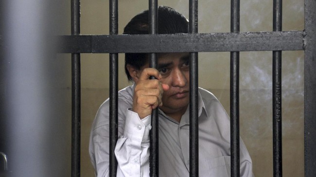 Vonis dua tahun lebih ringan dari tuntutan awal empat tahun. Sebelumnya, Dimas Kanjeng juga telah divonis 18 tahun penjara dalam kasus pembunuhan.