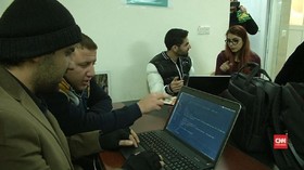 Pengungsi Irak dan Suriah Belajar Pemrograman