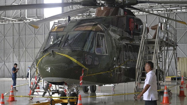 Helikopter AW-101 mendadak menjadi perbincangan lantaran tak ada yang tahu soal pengadaannya. Bagaimana sebetulnya masalah yang terjadi?