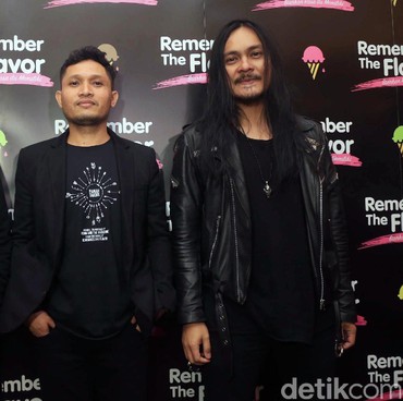 Lirik Lagu Tunggu Aku - Andra and the Backbone