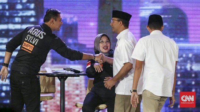 Dua pasangan calon kepala daerah DKI Jakarta bertemu untuk pertama kalinya sejak pilkada usai. Mereka ingin mempercepat rekonsiliasi warga Jakarta.