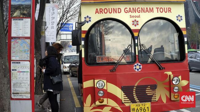 Kawasan Gangnam terkenal lewat lagu PSY. Salah satu cara paling mudah untuk mengunjungi kawasan ini ialah menumpang bus 'Around Gangnam City Tour Bus'.