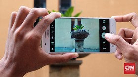 Galaxy J7 Prime, Trik 'Tambal Sulam' Khas Samsung