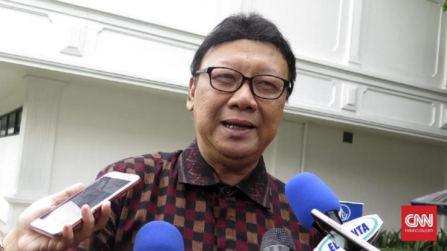 Mendagri Tjahjo Kumolo menilai Indonesia kehilangan sosok lengkap dari diri Basofi Sudirman. Basofi dinilainya sebagai sosok hangat dan dekat dengan pemuda.