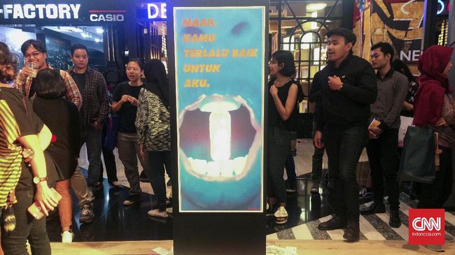 Bertajuk Broken Heart Gallery, 14 seniman menyuguhkan instalasi seni yang mengusung tema patah hati.