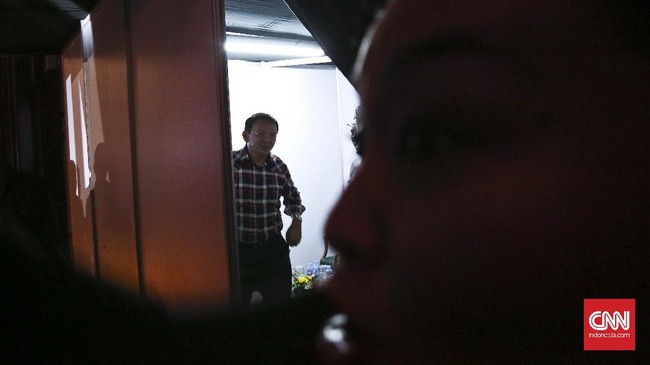 Tak hanya meningkatkan elektabilitas di kelompok pemilih muda, Ahok Show disebut sebagai cara menghindarkan calon petahana itu dari insiden penolakan kampanye.