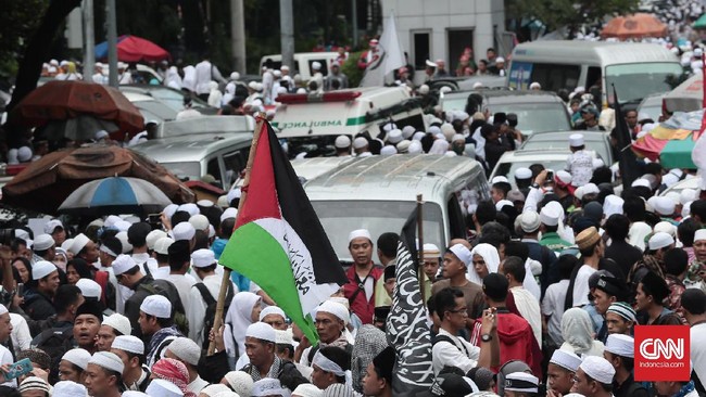 Penyidik Bareskrim Polri memanggil Bendahara Gerakan Nasional Pengawal Fatwa Majelis Ulama Indonesia (GNPF MUI) M Luthfie Hakim terkait dugaan pencucian uang.