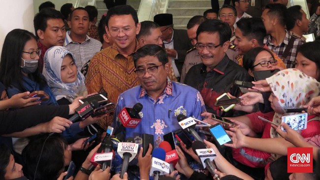Pengerjaan proyek normalisasi sungai bukan prioritas utama kerja Plt Gubernur DKI di masa kampanye Pilkada DKI Jakarta 2017 putaran dua ini.