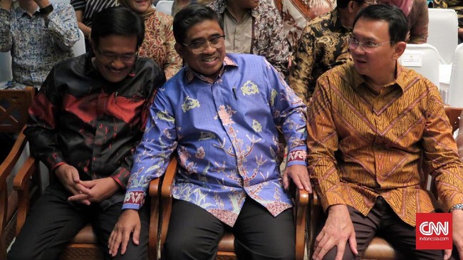 Plt Gubernur DKI Sumarsono menganggap tak ada masalah dengan video kampanye Ahok-Djarot --yang belakangan dianggap mendiskreditkan agama Islam.