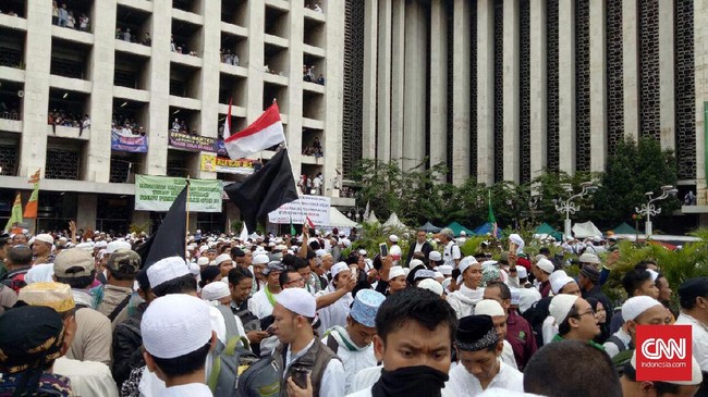 Untuk menyokong logistik massa Aksi 313 yang sudah berdatangan sejak sore tadi, sejumlah posko logistik sudah didirikan.
