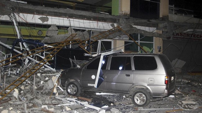 Meskipun termasuk gempa kuat, Pusat Peringatan Tsunami Pasifik juga Badan Atmosfer dan Kelautan Nasional AS memastikan tak ada ancaman tsunami.