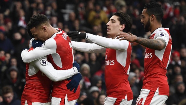 Larangan mengunyah permen karet di lapangan Stadion Gander Lane tampaknya bakal jadi masalah tersendiri bagi bintang Arsenal Mesut Oezil.