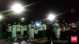 Subuh Berjemaah Al Khaththath dan Bola Politik ala FPI