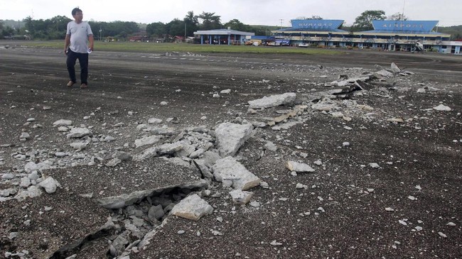 Pasca gempa 6,6 SR di Poso, terjadi 200 kali gempa susulan. Sebanyak 328 KK mengungsi karena rumahnya rusak dan takut adanya gempa susulan.