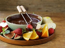 5 Dessert Jadul Ini Pernah Viral di Tahun 1970-an, Ada Cokelat Fondue!