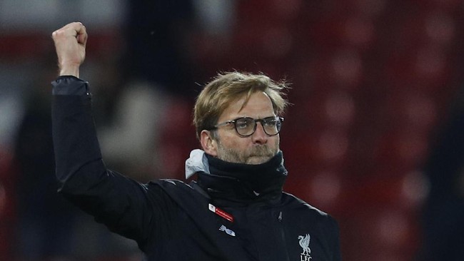 Manajer Liverpool Juergen Klopp meminta pemainnya meniru permainan efektif seperti yang diperagakan Chelsea agar mampu mengamankan tiket Liga Champions.