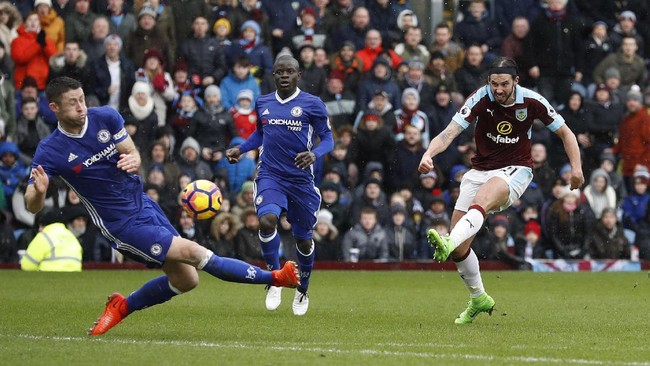 Chelsea gagal mendulang kemenangan setelah hanya mampu bermain imbang 1-1 melawan Burnley di Stadion Turf Moor, Minggu (12/2).