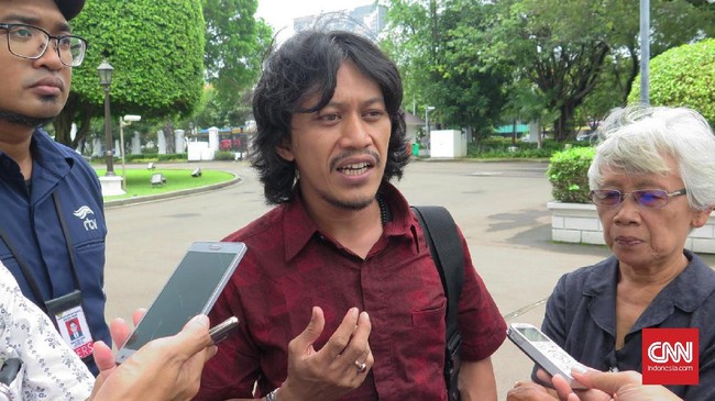 Penyelesaian kasus HAM masa lalu disebut harus berpihak pada korban dan masyrakat yang menghendaki kasus-kasu pelanggaran HAM diselesaikan di pengadilan.