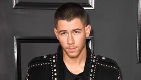 Nick Jonas Damprat Fan usai Disebut Badannya Kurang Tinggi