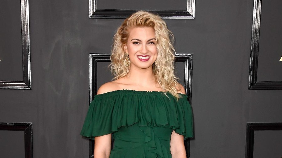 LOS ANGELES, CA - FEBRUARY 12:  Singer Tori Kelly attends The 59th GRAMMY Awards at STAPLES Center on February 12, 2017 in Los Angeles, California.  (Photo by Frazer Harrison/Getty Images)