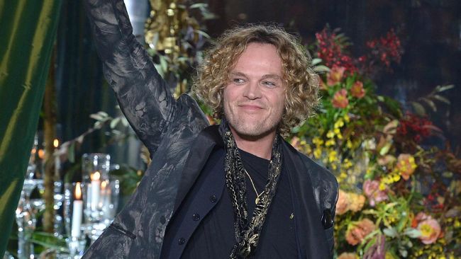 Roberto Cavalli akhirnya mengumumkan desainer Inggris, Paul Surridge sebagai direktur kreatifnya yang baru, setelah Peter Dundas keluar Oktober lalu.