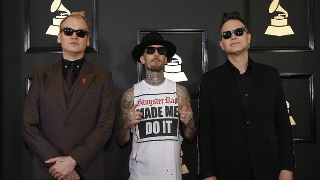 Menurut sang gitaris, ia tidak hengkang untuk selamanya. Blink-182 adalah DNA-nya, dan ia bisa kembali kapan saja bersama Travis Barker dan Mark Hoppus.