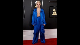 Halsey & G-Eazy Konfirmasi Pacaran Lewat Ciuman di Instagram