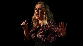 Adele Bercerai dari Simon Konecki