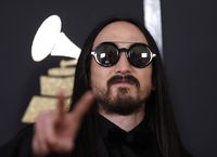 Sebelum Tampil Di DWP 2017, Steve Aoki Makan Bareng Syahrini