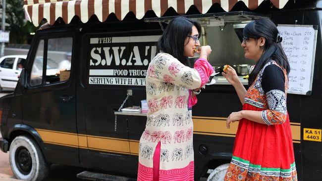 Selama hampir satu tahun, penjaja makanan food truck harus menunggu izin dari Pemerintah Hong Kong. Kini, izin tersebut sudah tersedia.