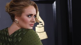 Dokumen Cerai Ungkap Usia Asli Pernikahan Adele