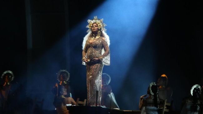 Foto Beyonce saat mengumumkan dirinya hamil si kembar mendapat banyak sekali tanda suka di Instagram, mencapai lebih dari 11,1 juta orang.