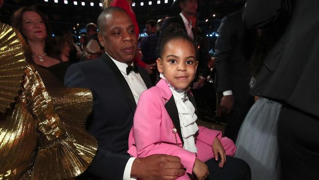 Gaya busana Blue Ivy, anak pertama Beyonce dan Jay Z ternyata tak kalah memukau dari ibunya, dia pun stylist dan 'personal shopper' sendiri.