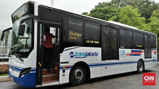 Pada malam takbiran Sabtu (24/6), bus TransJakarta akan beroperasi sampai pukul 22.00 WIB dan kembali beroperasi pada 09.00 WIB pada 25/6.