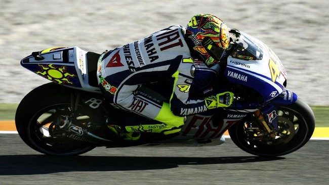 Valentino Rossi masih belum menemukan cara untuk tak terpengaruh ban depan tipe lunak. Hingga saat ini ia pun masih kesulitan dalam memasuki tikungan.