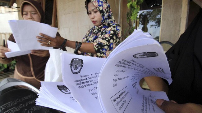 Tim Ahok-Djarot mengklaim kantongi 1.489 laporan terkait masalah distribusi surat undangan untuk pemilih, atau formulir C6, di putaran kedua Pilkada DKI.