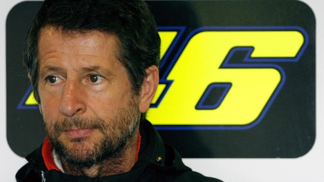 Graziano Rossi hanya mantan pebalap yang prestasinya tidak mengilap. Namun, dia mampu membuat putra, Valentino Rossi, menjadi legenda di MotoGP.