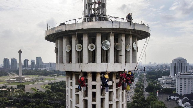 Menkominfo Rudiantara mengatakan telah dilakukan survei perihal menara-menara masjid yang bisa digunakan pula sebagai BTS kelak.