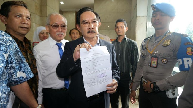 Bareskrim Polri mengkaji laporan kepolisian mantan KPK Antasari Azhar dengan hati-hati. Saat ini penyelidik masih mempelajari aspek hukum kasus itu.