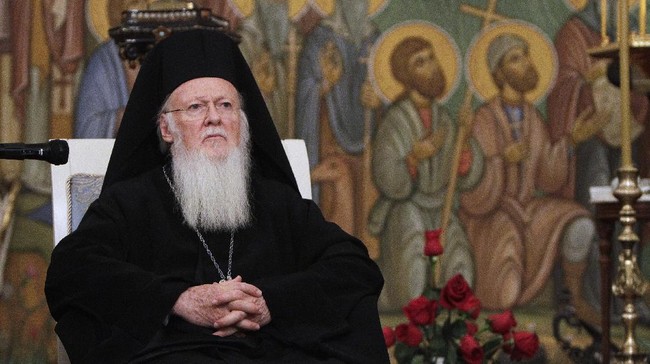 Pendeta besar Georgia, Deacon Giorgi Mamaladze, ditangkap karena kedapatan membawa sianida yang diduga untuk meracuni Pemimpin Gereja Ortodoks Georgia, Ilia Il.